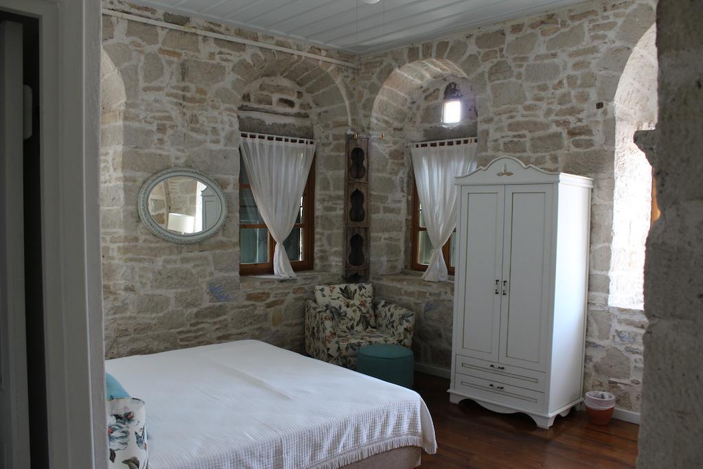 Eski Tas Hotel Çeşme Luaran gambar