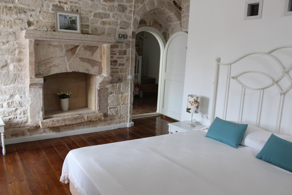 Eski Tas Hotel Çeşme Luaran gambar