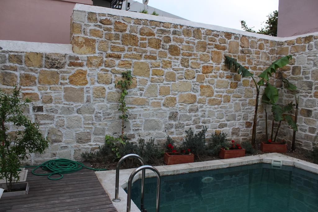 Eski Tas Hotel Çeşme Luaran gambar