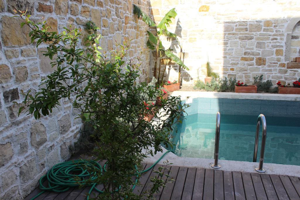 Eski Tas Hotel Çeşme Luaran gambar