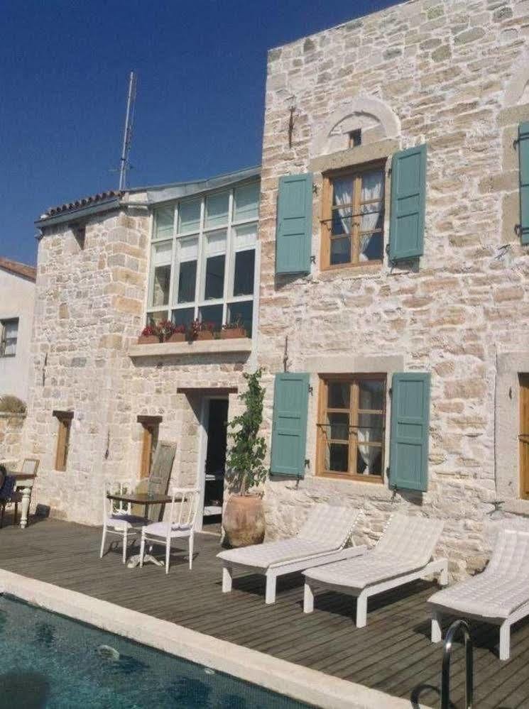 Eski Tas Hotel Çeşme Luaran gambar